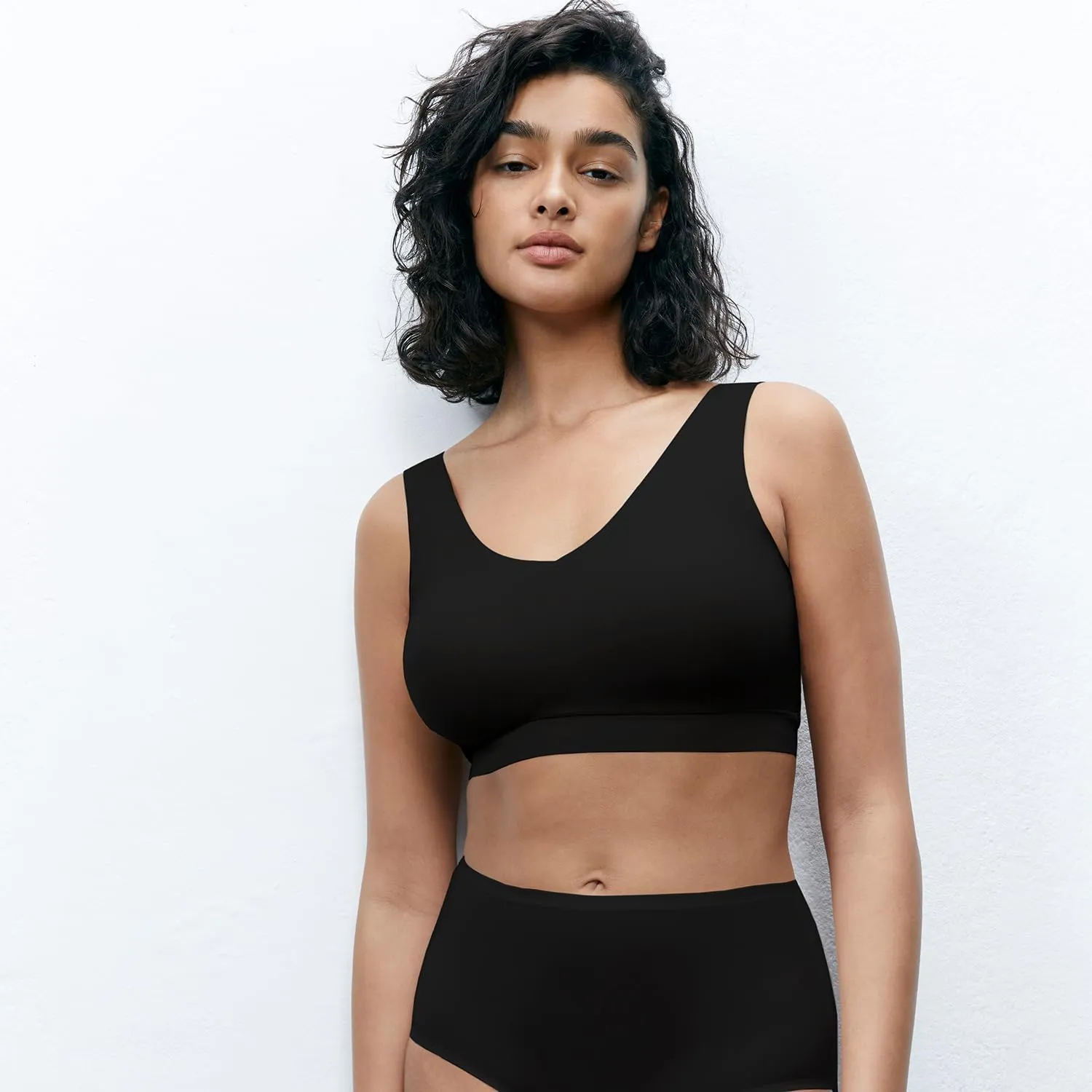 Chantelle Women's Soft Stretch Padded V-Neck Bra Top