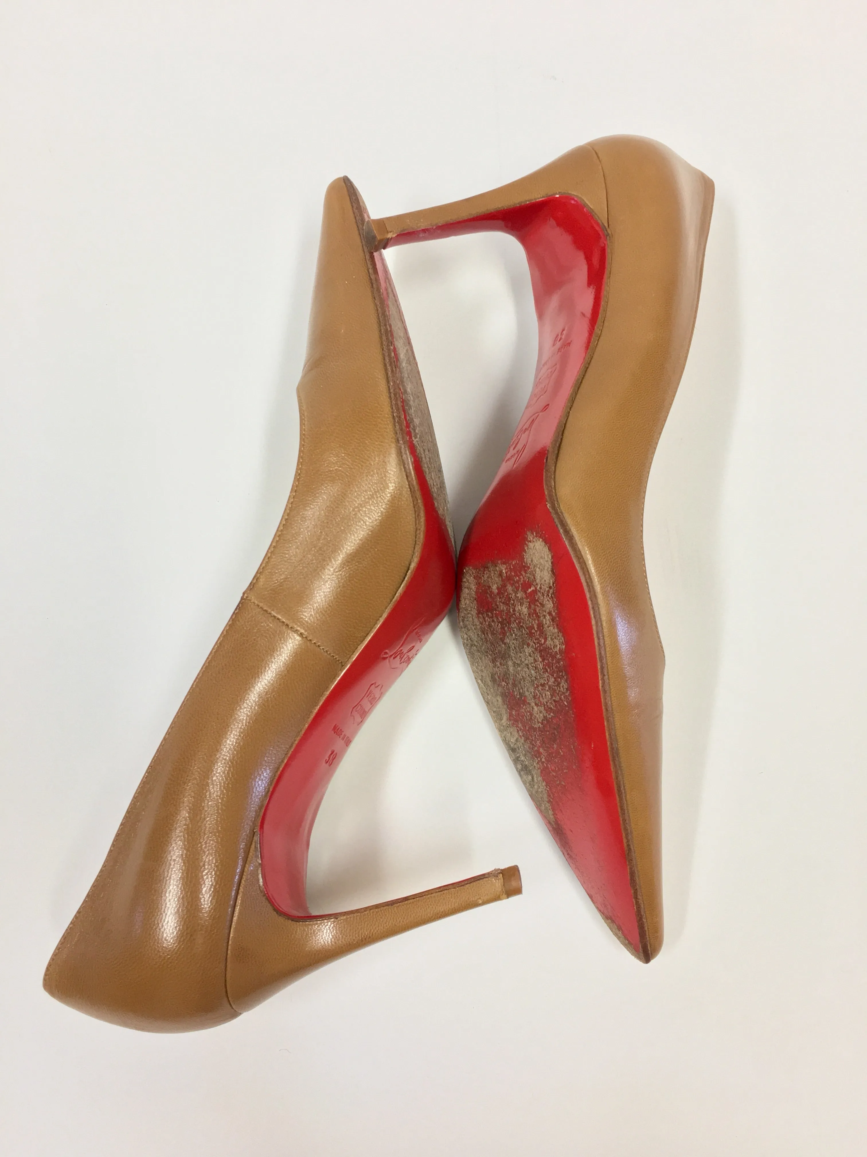 CHRISTIAN LOUBOUTIN LEATHER POINTED RED SOLE PUMPS SIZE 38