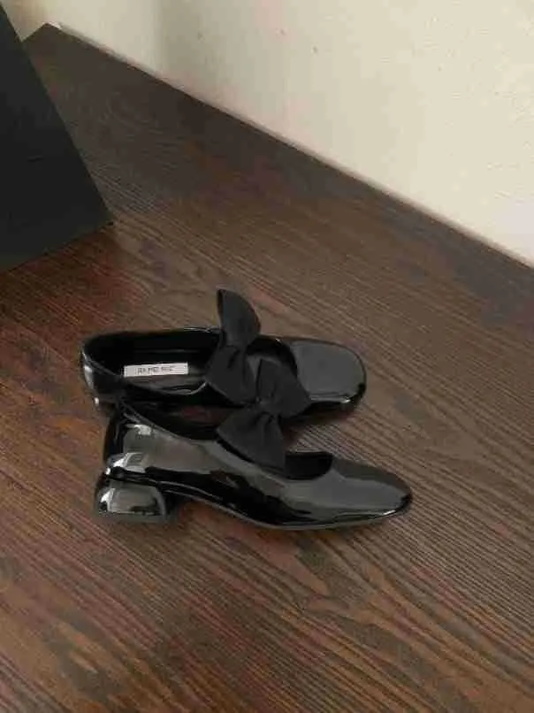 Chunky Heel Bow Accent Patent Leather Mary Jane Pumps