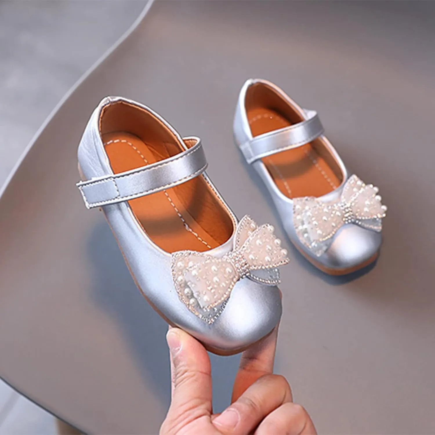 EnJoCho Baby Wedding Shoes Summer And Autumn Fashion Girls Casual Shoes Bow Pearls Flat Bottom Dress Shoes Hook Loop