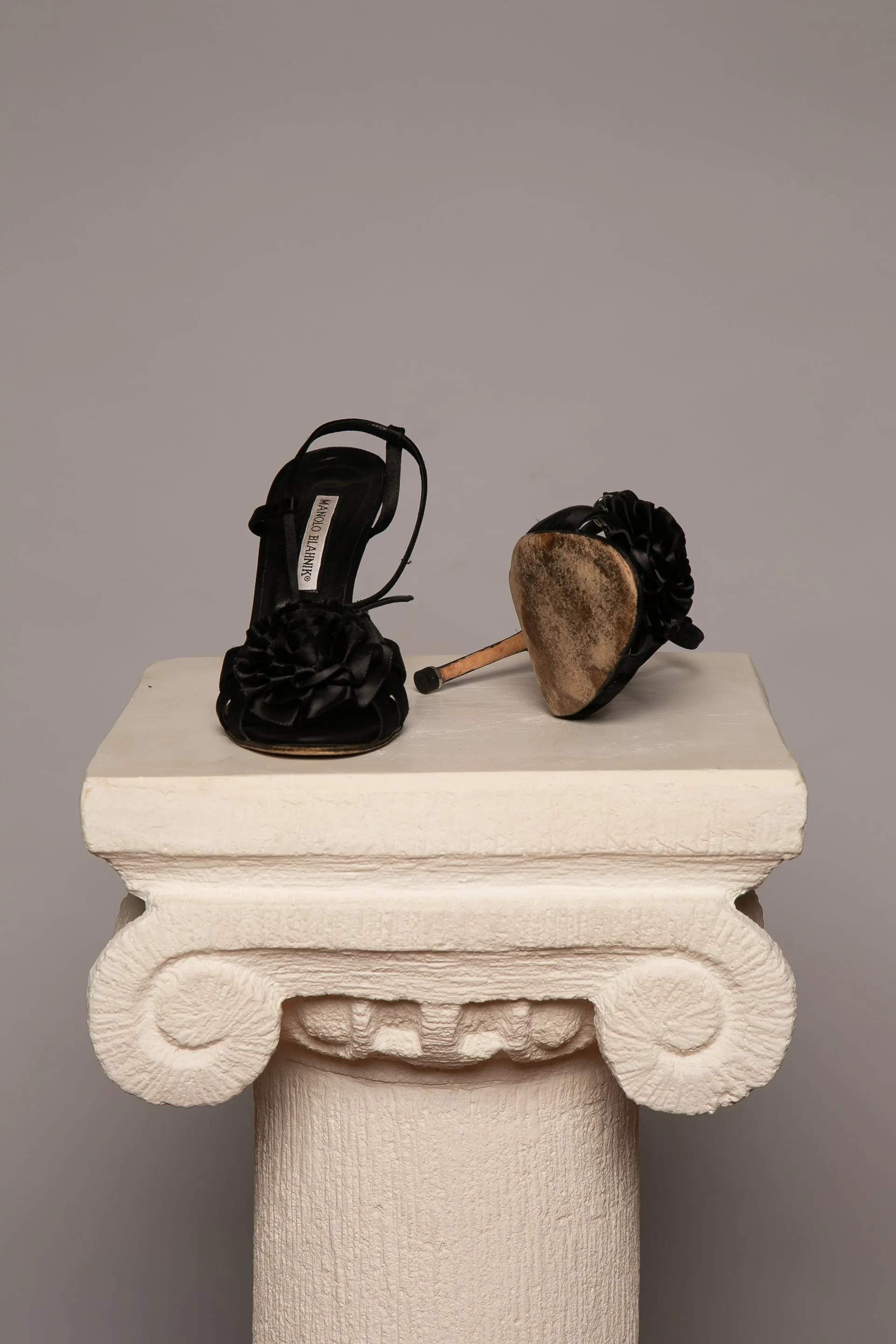 MANOLO BLAHNIK Black Sandals