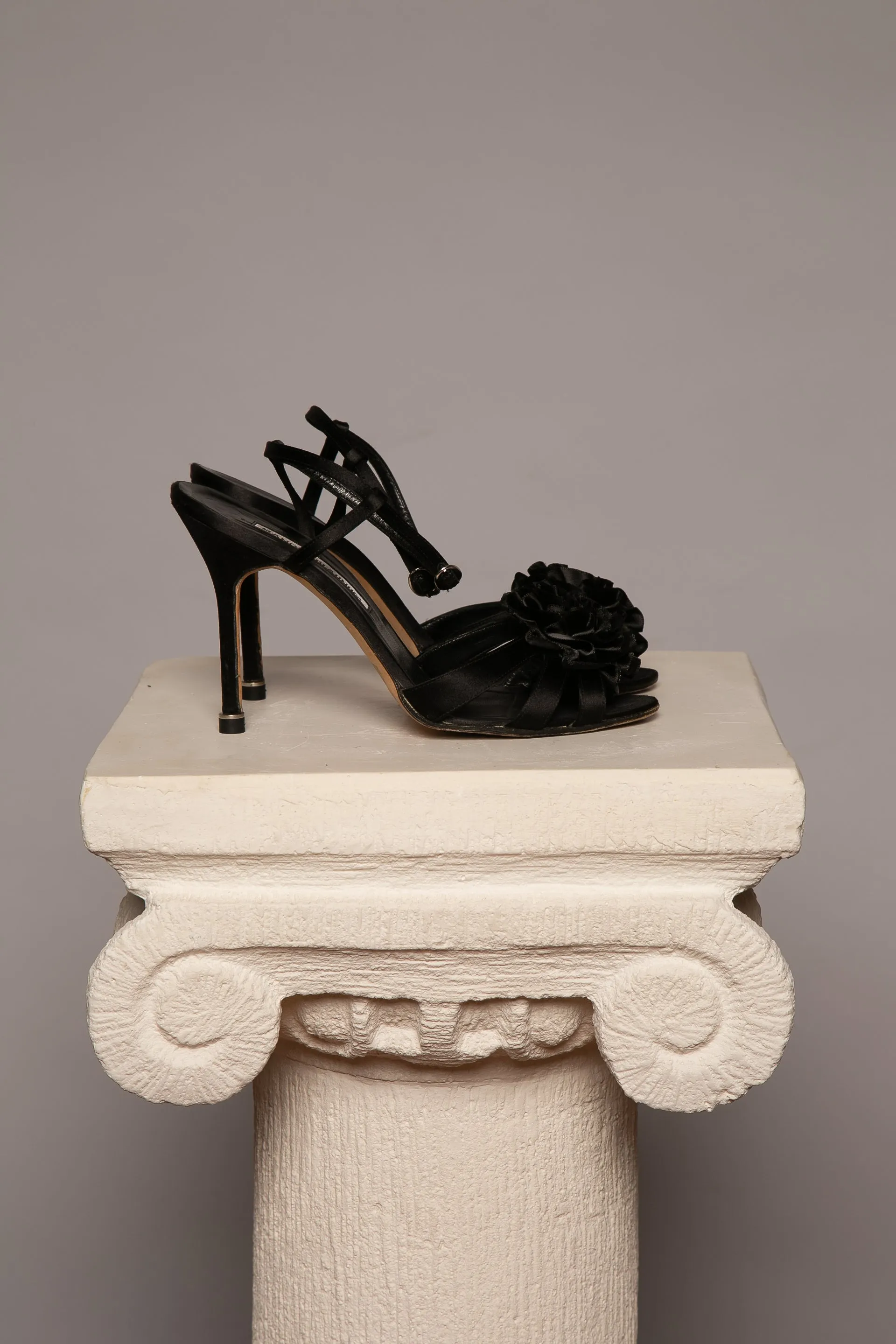 MANOLO BLAHNIK Black Sandals