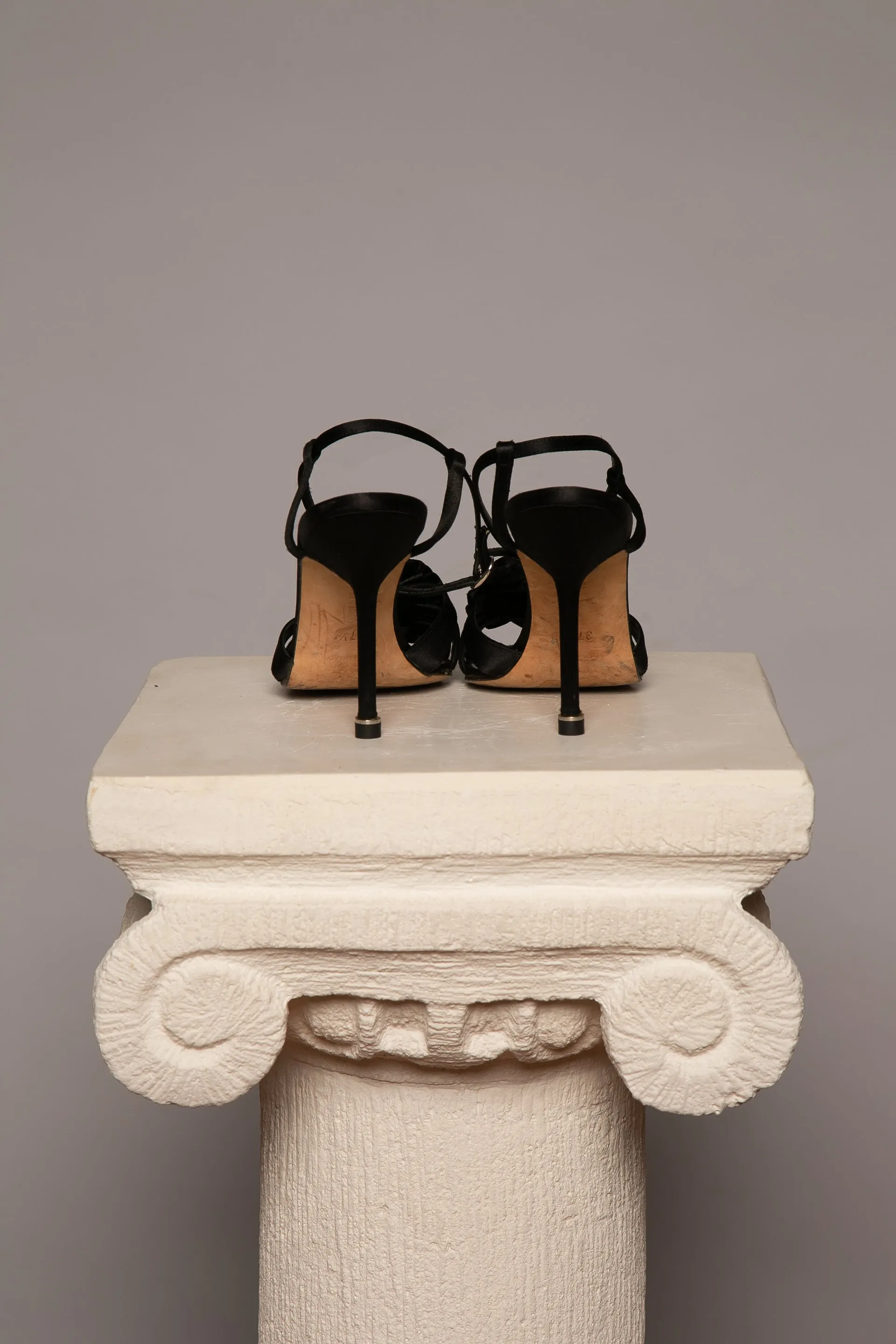 MANOLO BLAHNIK Black Sandals