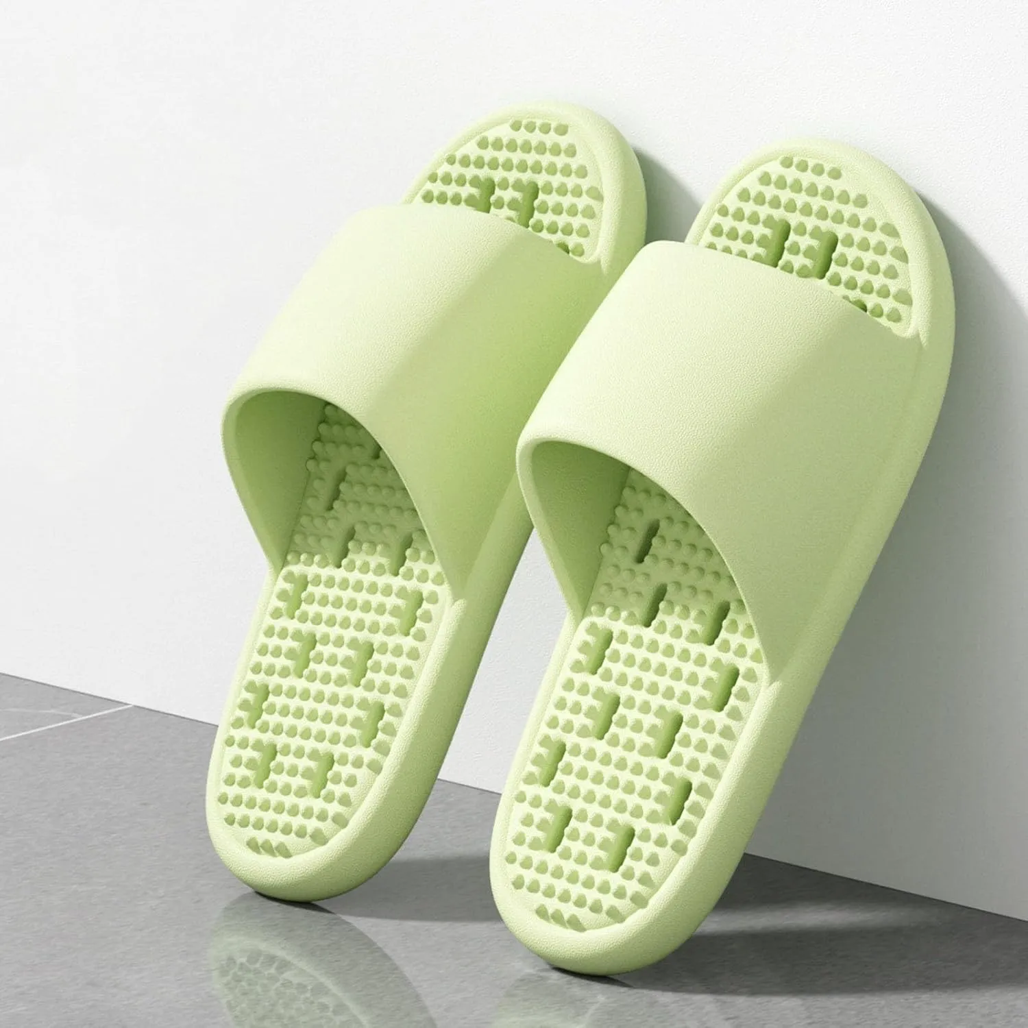 Men's and Women's Soft Bottom Quick Drying Foot Massage Indoor Stand for Bathtub Casual Heels Women